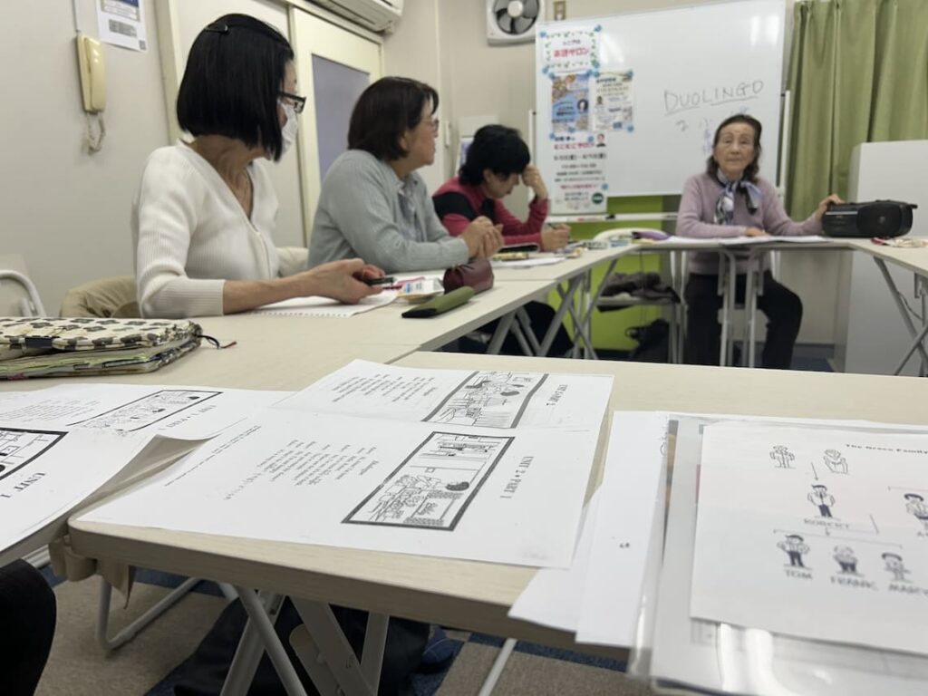 [ くらしネット神奈川：経験豊富な専門家集団 ] シニアの英語サロン